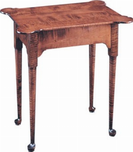 091 Table d'appoint style Queen Anne