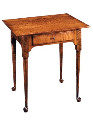 090 Table d'appoint style Queen Anne