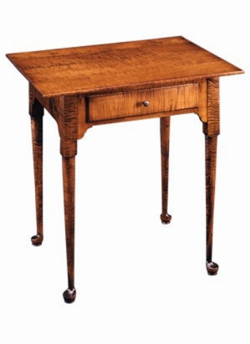 090 Table d'appoint style Queen Anne